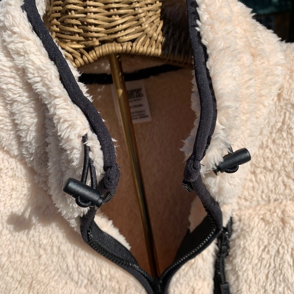 Pink by Victoria‘s Secret Sherpa pullover - Picture 3 of 10